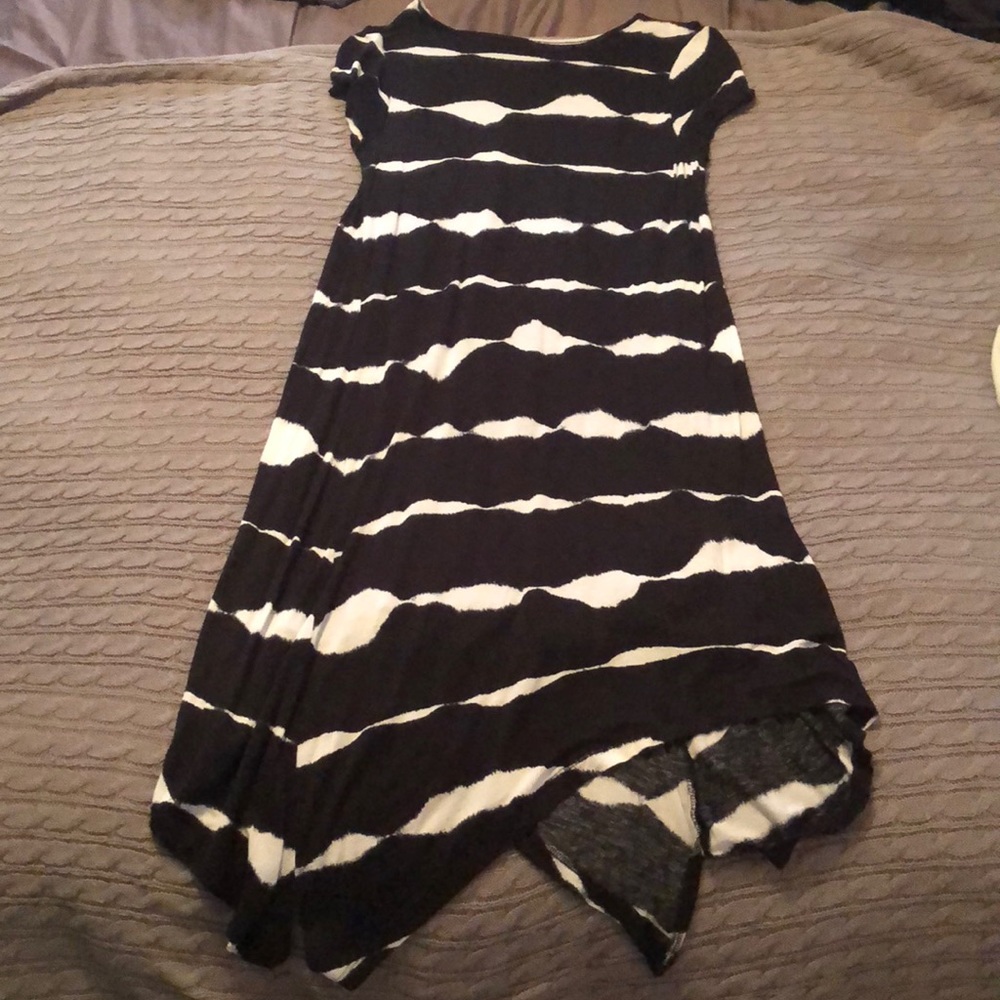 Black and white kensie dress , medium